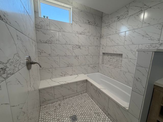 600 N Pine Avenue, Chicago, IL 60644