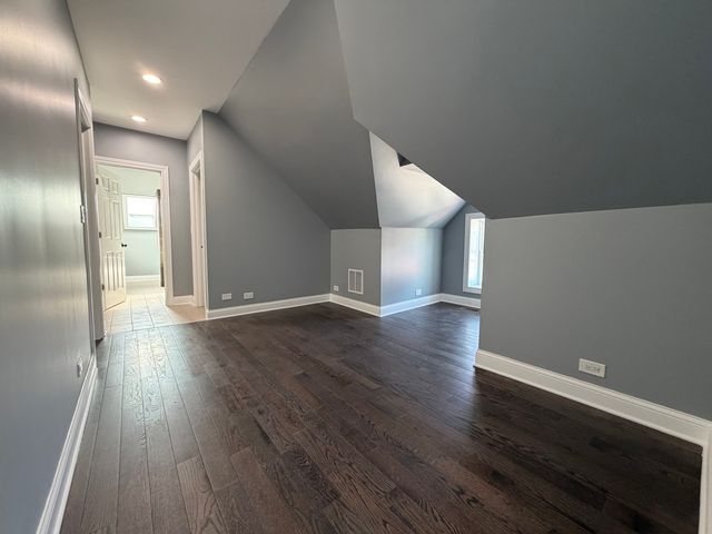 600 N Pine Avenue, Chicago, IL 60644