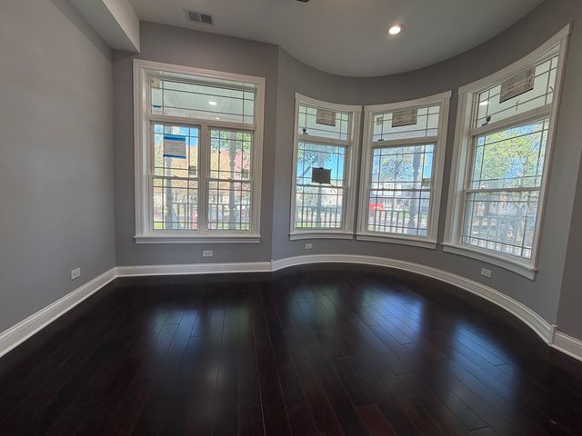 600 N Pine Avenue, Chicago, IL 60644