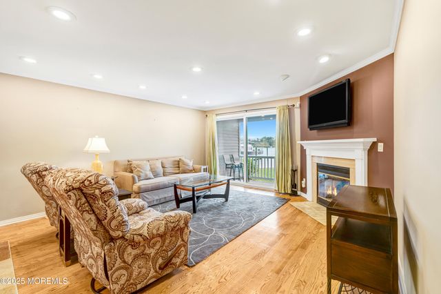 302 Spinnakers Cove, Toms River, NJ 08753