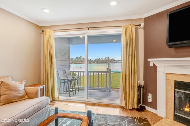 302 Spinnakers Cove, Toms River, NJ 08753