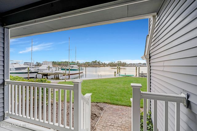 302 Spinnakers Cove, Toms River, NJ 08753