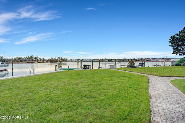 302 Spinnakers Cove, Toms River, NJ 08753