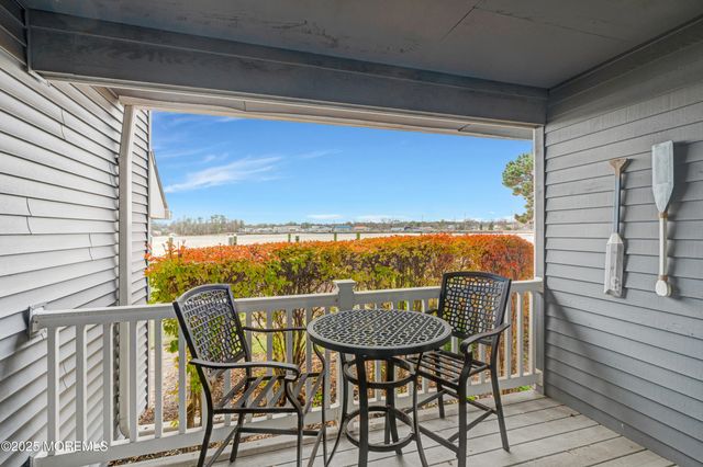 302 Spinnakers Cove, Toms River, NJ 08753