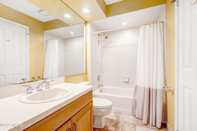 302 Spinnakers Cove, Toms River, NJ 08753