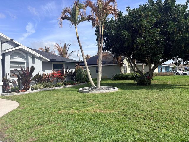 462 SE Cork Road, Port St. Lucie, FL 34984