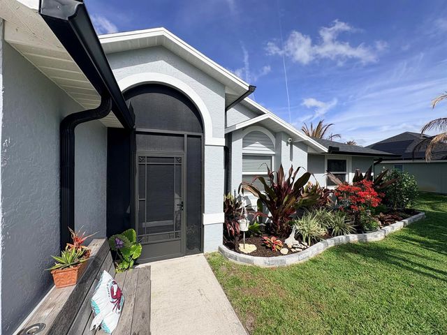 462 SE Cork Road, Port St. Lucie, FL 34984