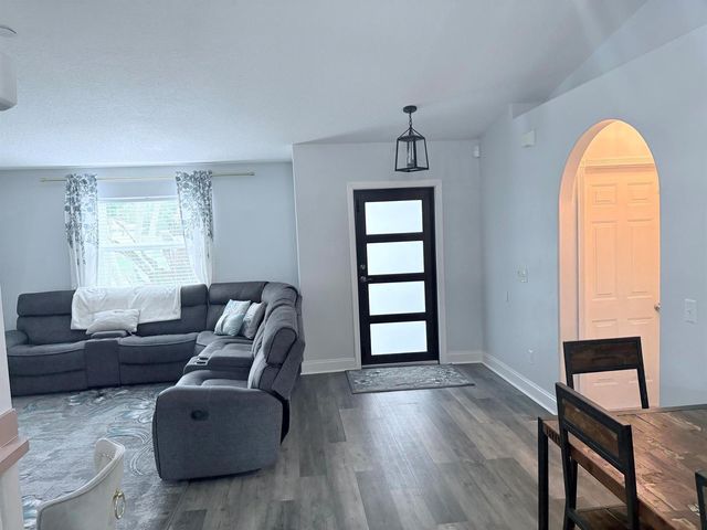 462 SE Cork Road, Port St. Lucie, FL 34984