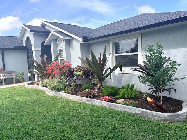 462 SE Cork Road, Port St. Lucie, FL 34984