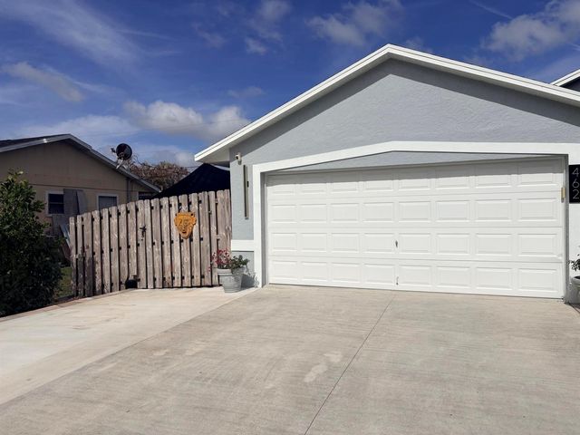 462 SE Cork Road, Port St. Lucie, FL 34984