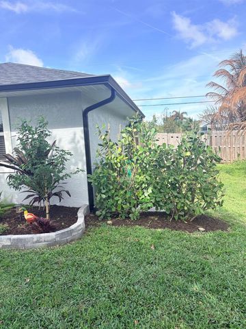 462 SE Cork Road, Port St. Lucie, FL 34984