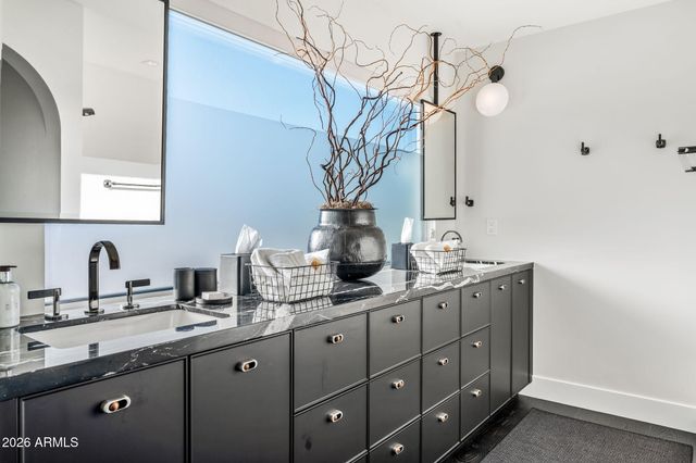 7242 E JOSHUA TREE Lane, Scottsdale, AZ 85250