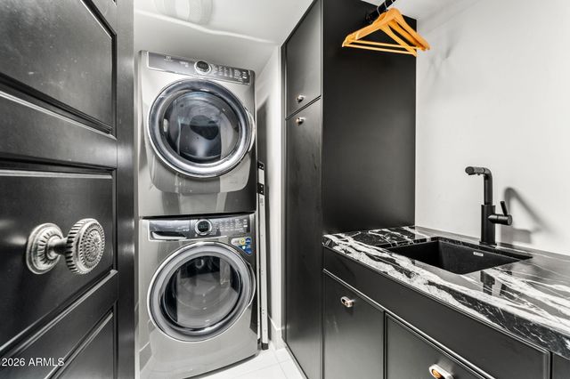 7242 E JOSHUA TREE Lane, Scottsdale, AZ 85250