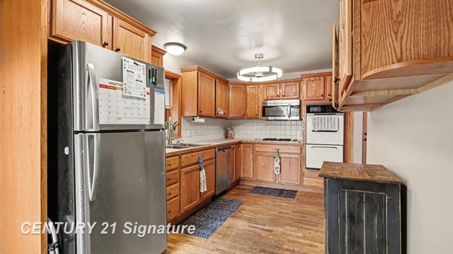 200 W Adams Street, Coleman, MI 48618