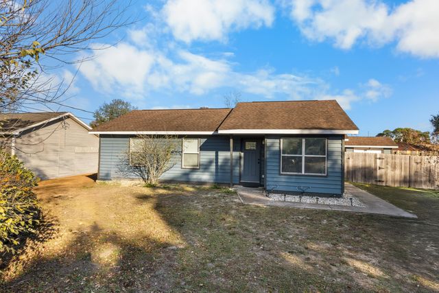 2 S Lake Avenue, Mary Esther, FL 32569