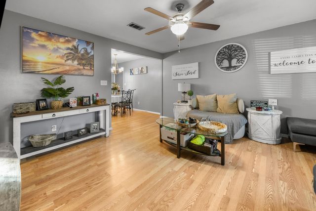 2 S Lake Avenue, Mary Esther, FL 32569