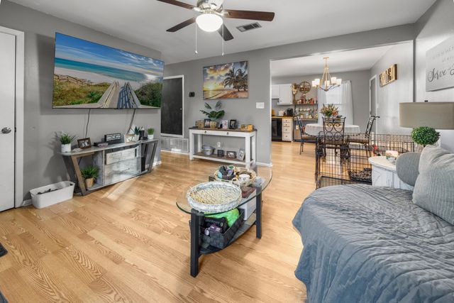 2 S Lake Avenue, Mary Esther, FL 32569