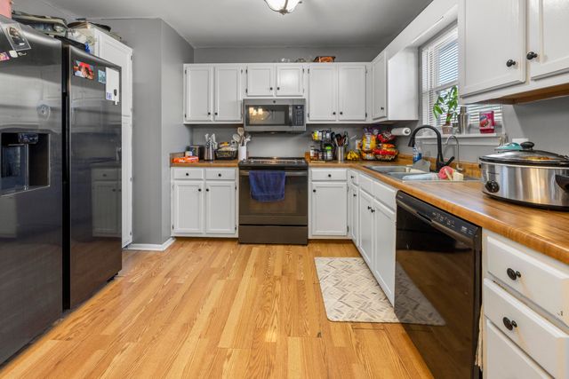 2 S Lake Avenue, Mary Esther, FL 32569