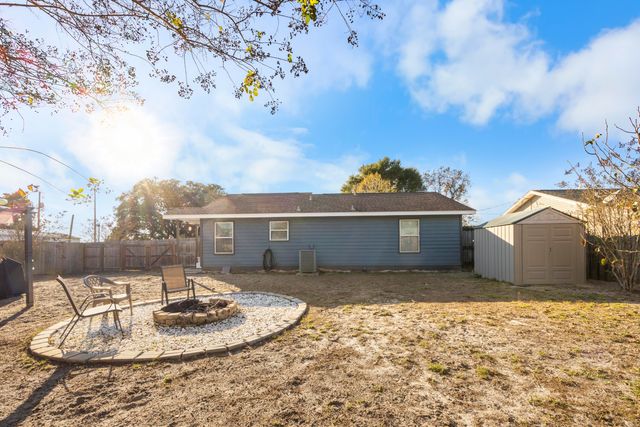 2 S Lake Avenue, Mary Esther, FL 32569