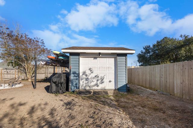 2 S Lake Avenue, Mary Esther, FL 32569