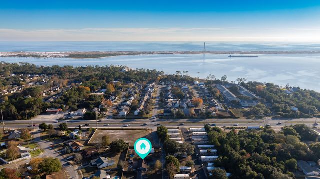 2 S Lake Avenue, Mary Esther, FL 32569