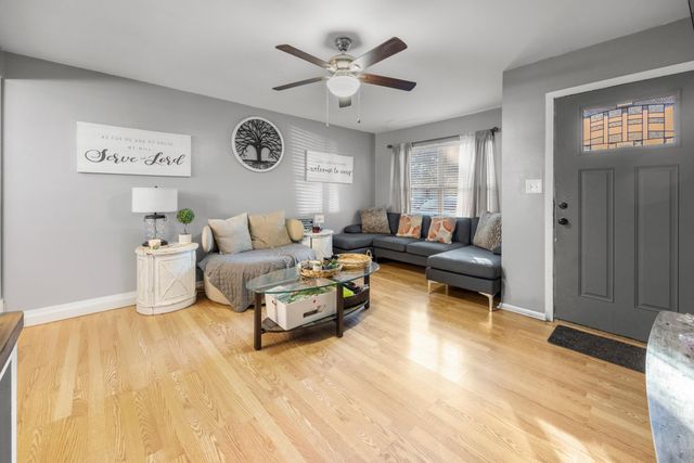 2 S Lake Avenue, Mary Esther, FL 32569