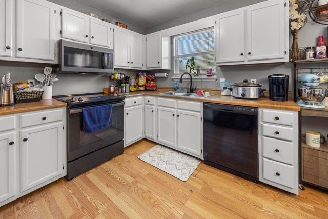 2 S Lake Avenue, Mary Esther, FL 32569