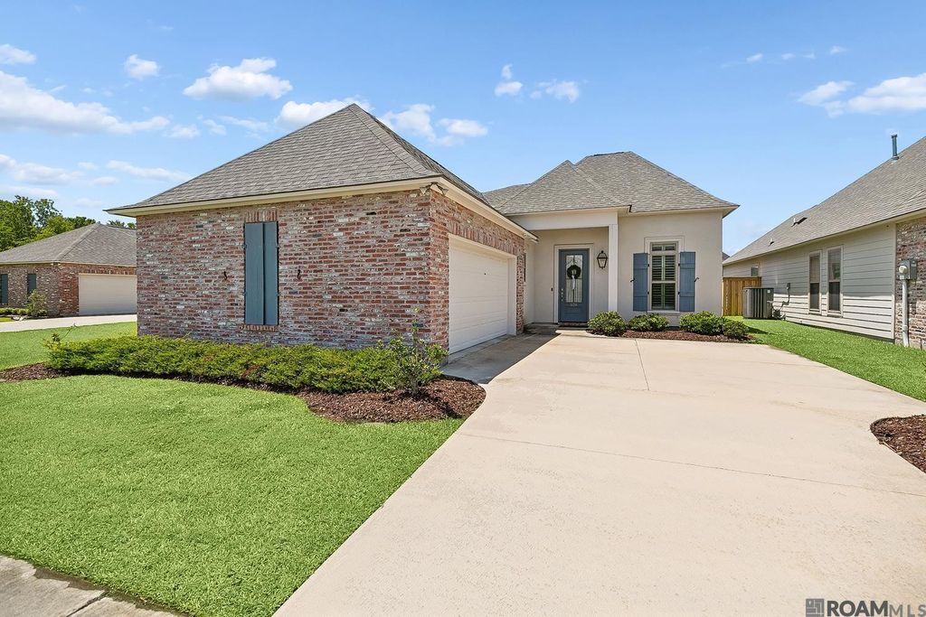 570 White Egret Dr, Baton Rouge, LA 70810