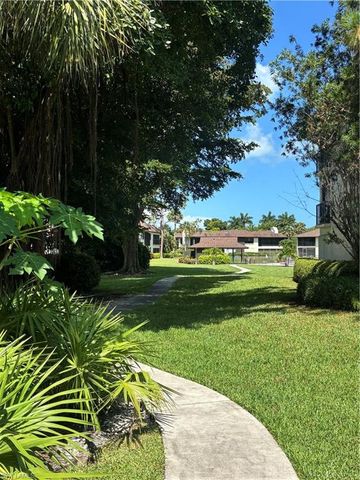 1600 Misty Pines CIR 206, Naples, FL 34105