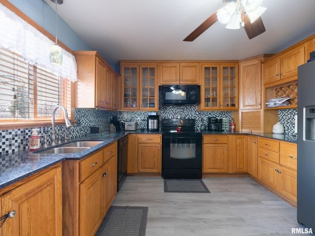 2239 LINNHILL Lane, Washington, IL 61571