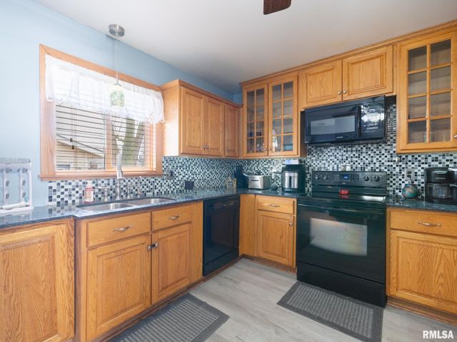 2239 LINNHILL Lane, Washington, IL 61571