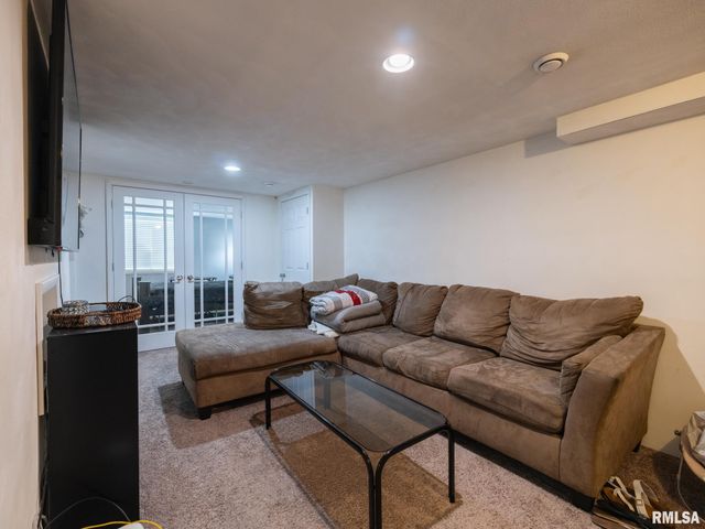 2239 LINNHILL Lane, Washington, IL 61571