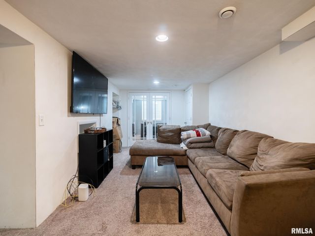 2239 LINNHILL Lane, Washington, IL 61571