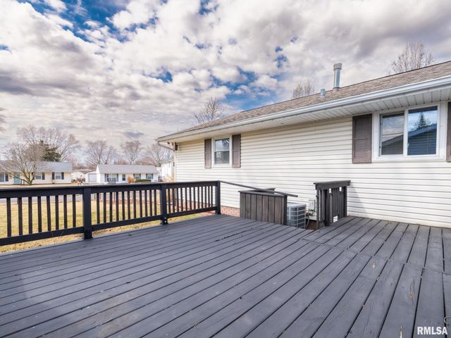 2239 LINNHILL Lane, Washington, IL 61571