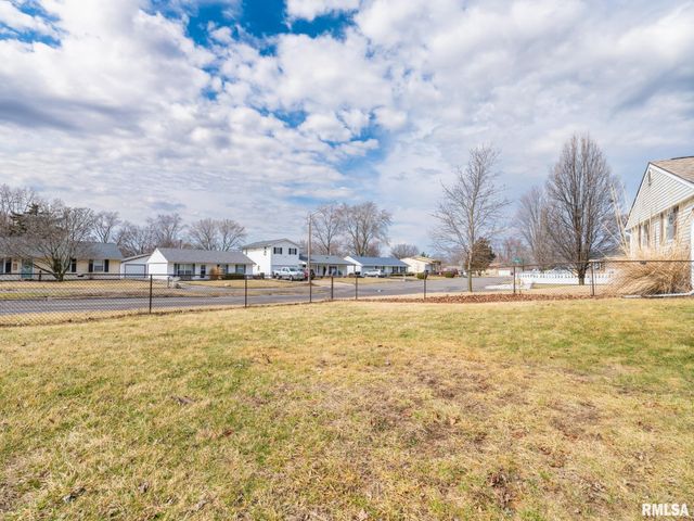 2239 LINNHILL Lane, Washington, IL 61571