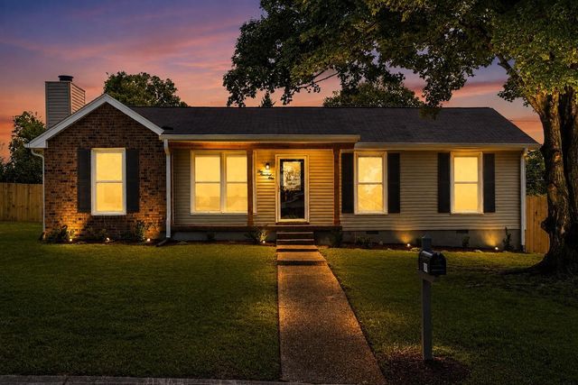 101 Pebble Creek Dr, Hendersonville, TN 37075