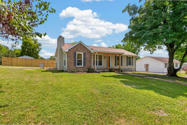 101 Pebble Creek Dr, Hendersonville, TN 37075