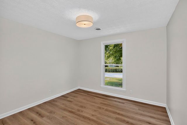 101 Pebble Creek Dr, Hendersonville, TN 37075