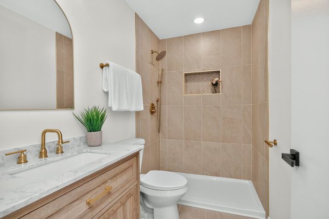 101 Pebble Creek Dr, Hendersonville, TN 37075