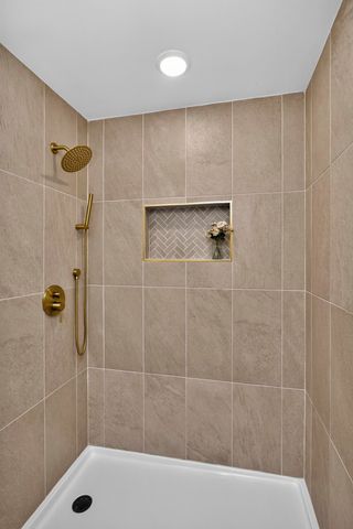 101 Pebble Creek Dr, Hendersonville, TN 37075