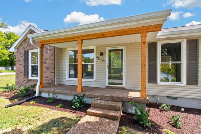 101 Pebble Creek Dr, Hendersonville, TN 37075