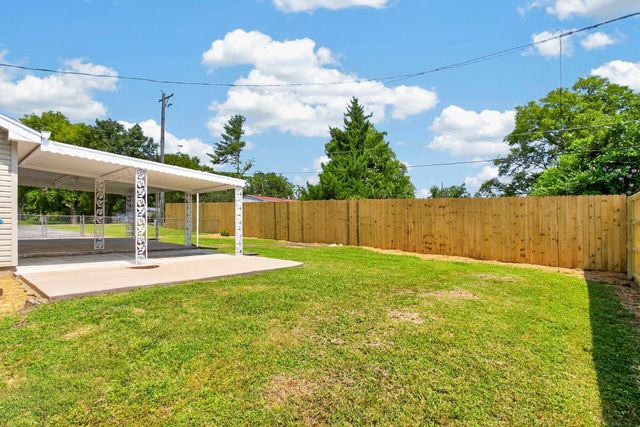 101 Pebble Creek Dr, Hendersonville, TN 37075