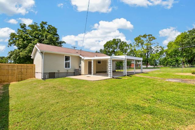 101 Pebble Creek Dr, Hendersonville, TN 37075