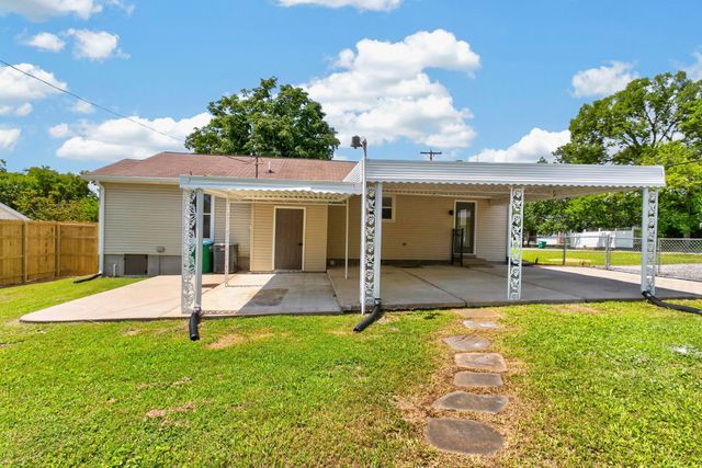 101 Pebble Creek Dr, Hendersonville, TN 37075