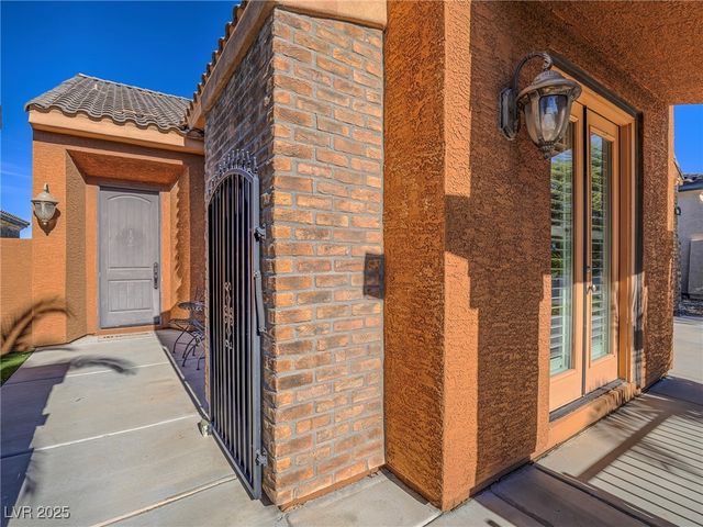 464 Via Stretto Avenue, Henderson, NV 89011