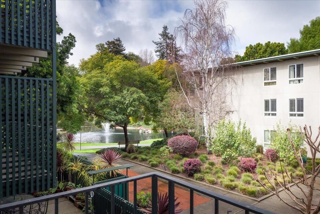 Image 12 of property listing at 821 N Humboldt Street 309, San Mateo, CA 94401