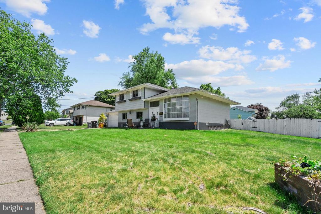 1000 PROSPECT LN, Somerdale, NJ 08083