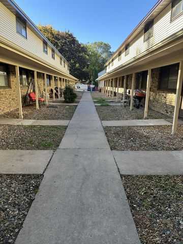 4687 Monroe Street NE, Hilltop, MN 55421