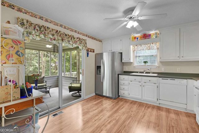 154 Honeysuckle Drive SE, Calhoun, GA 30701
