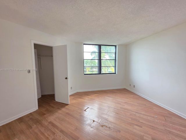 210 Lake Pointe Dr 304, Oakland Park, FL 33309